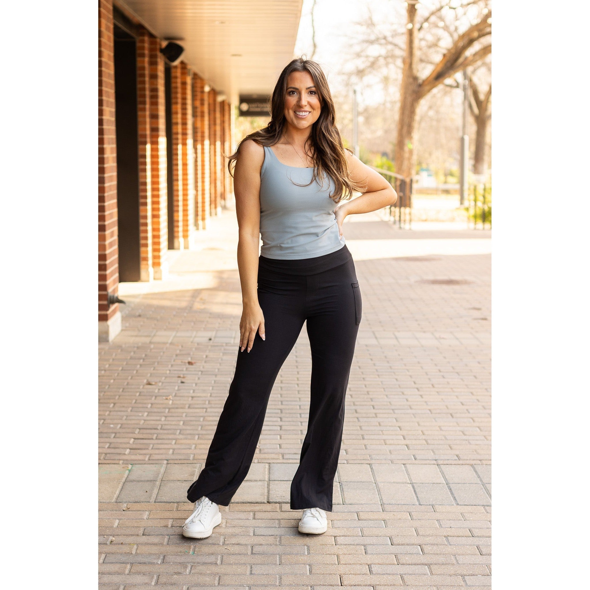 Rachel - Relaxed Fit Black Leggings with Pockets